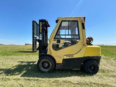 Photo of Hyster H70FT Enclosed Cab Propane Forklift - 1