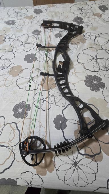 Photo of Hoyt maxxis 35 rh bow  - 1