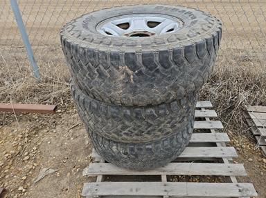 Photo of Tires with the rims - 1