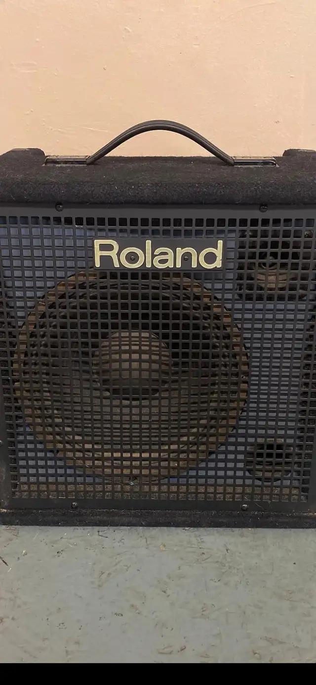 Photo of Roland stereo mixing keyboard amplifier KC-300