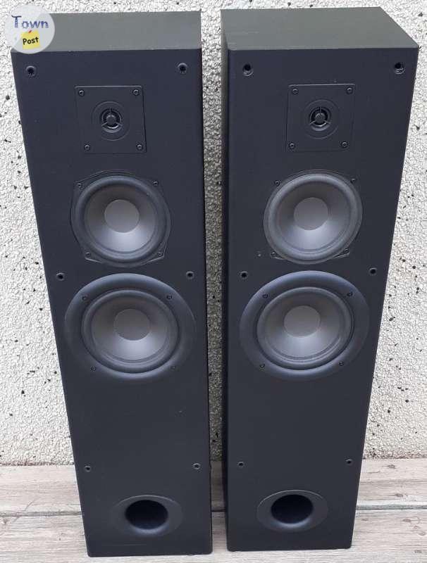 Photo of KLH T-1B speakers