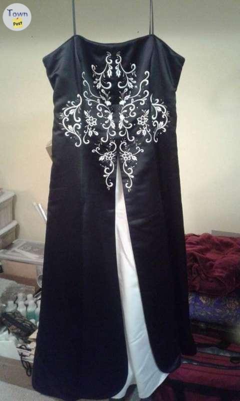 Photo of Pretty black & white grad/prom dress