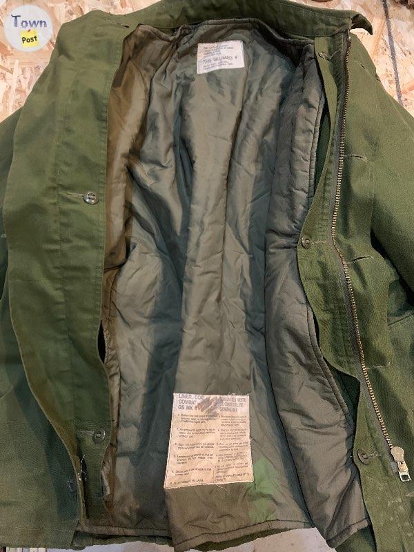 Photo of Canadian forces jacket with liner