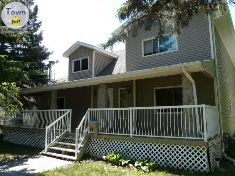 Photo of Custom Home in Nature Neighbourhood