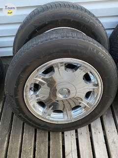 Photo of 17" Chrysler 300 rims & tires