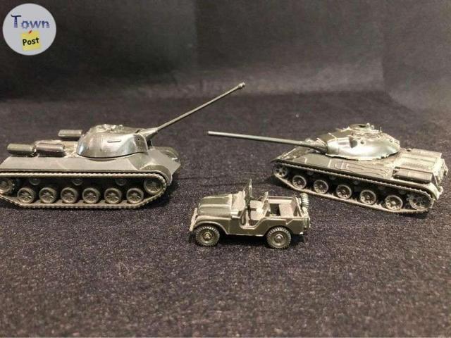 Photo of Model Army tanks and Jeep AMX 30 And Stalin Tank with jeep