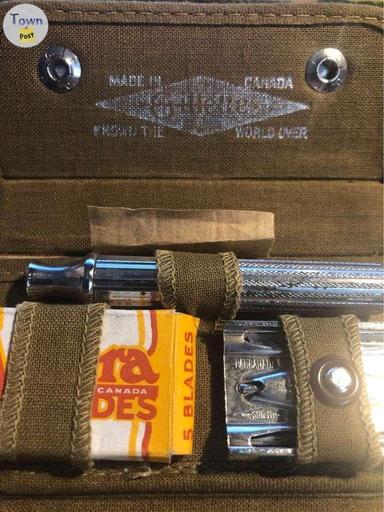 Photo of World War II issued Gillette Razor and blades appears unused. - 1