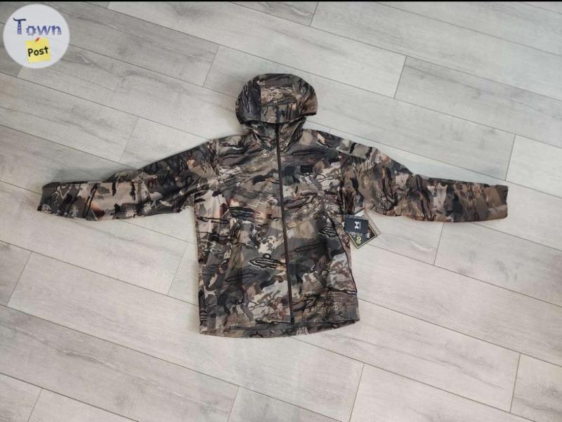 Photo of Men's Under Armour Hybrid Jacket