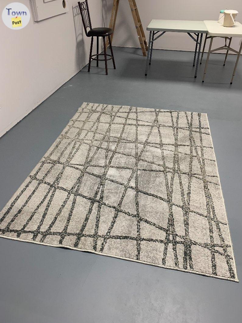 Photo of 5ft x 7 ft area rug