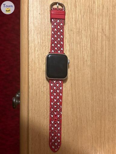 Photo of Apple Watch SE 40 MM Aluminum Case - 1