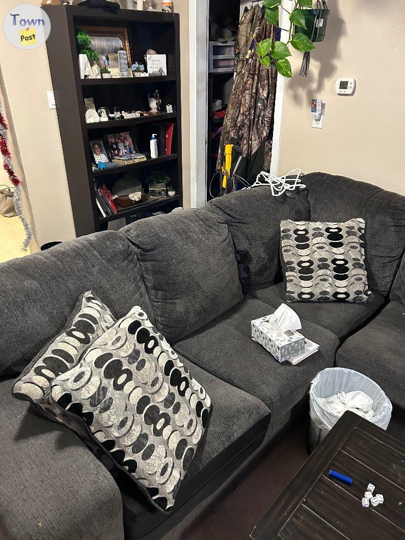 Photo of 3 piece sectional 