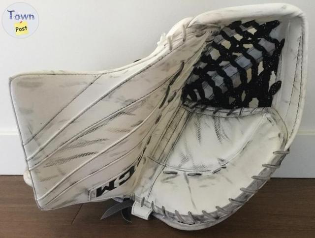 Photo of CCM EFLEX 5.5 Goalie Glove Sr (Left hand)