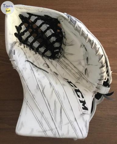 Photo of CCM EFLEX 5.5 Goalie Glove Sr (Left hand) - 2