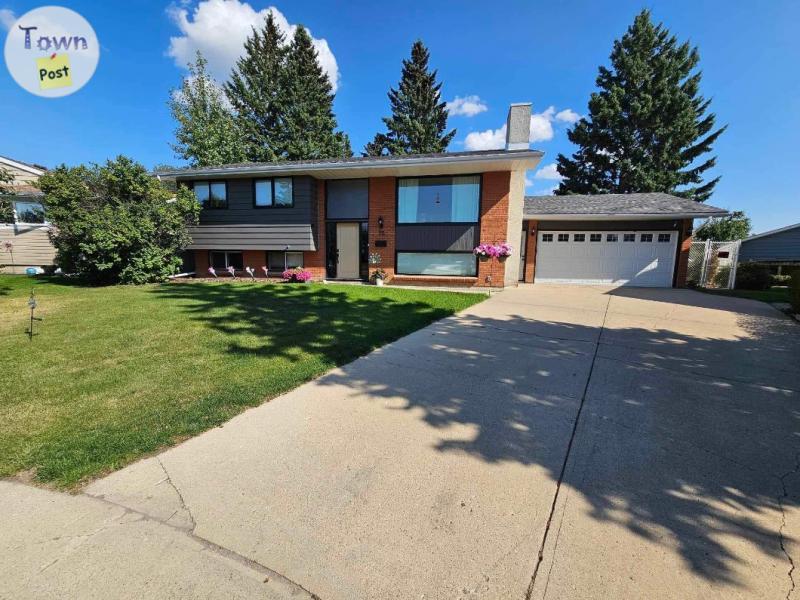 Photo of Beautiful! Red deer family home forsale! 