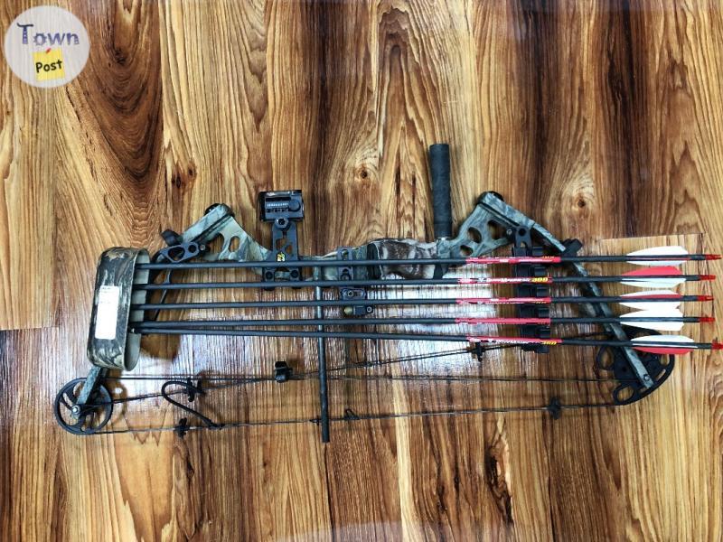 Photo of Bowtech Blackhawk Compound Bow 