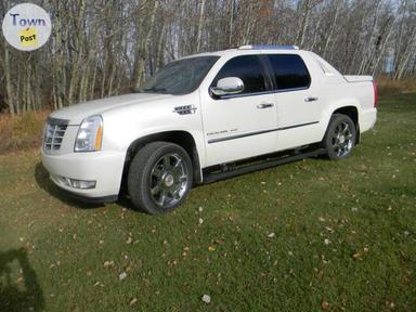 Photo of 2010 CADILLAC Escalade EXT Premium - 1