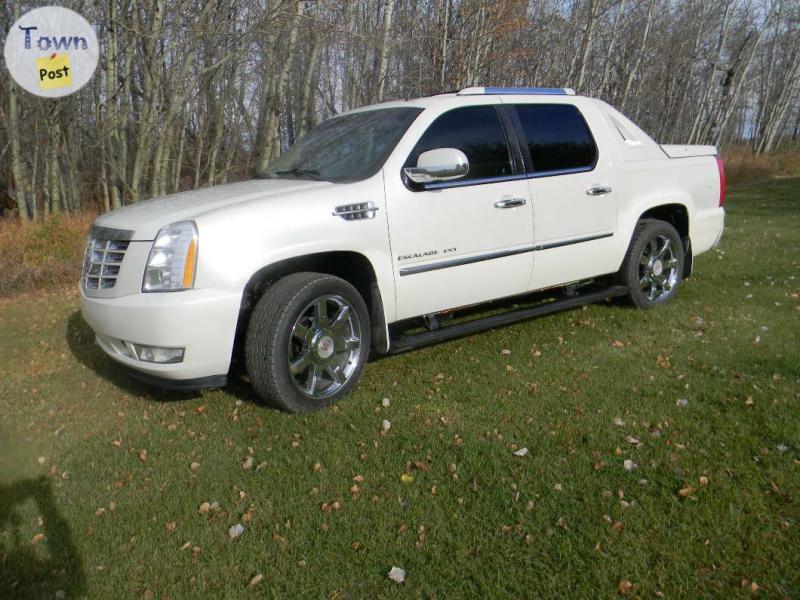 Photo of 2010 CADILLAC Escalade EXT Premium