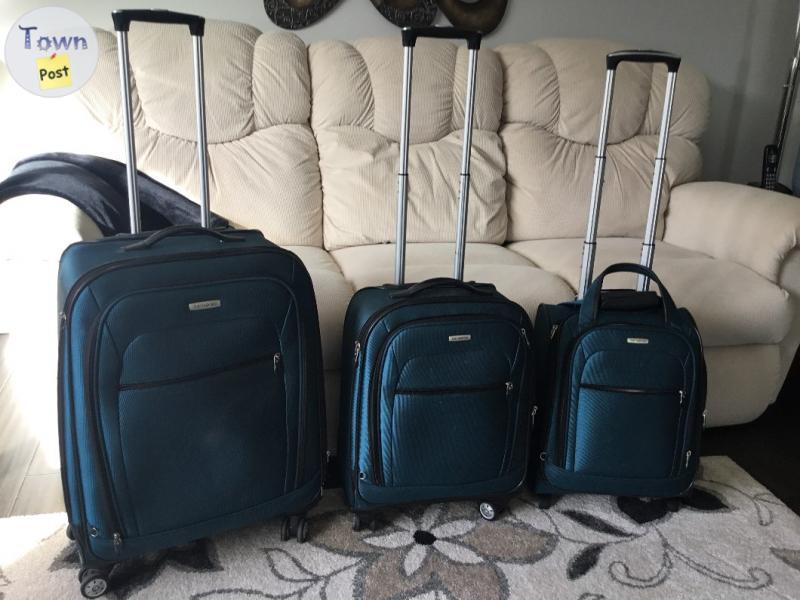 Photo of 3 piece Samsonite Luggage