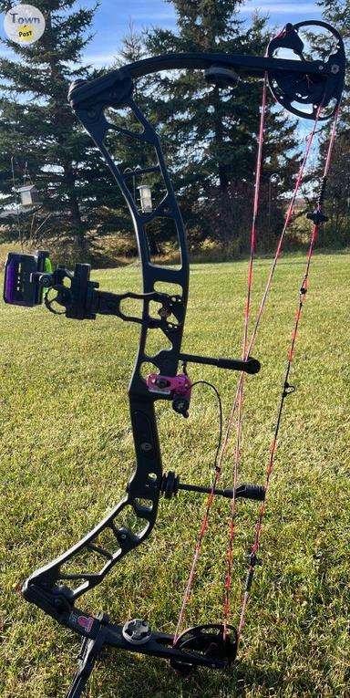 Photo of Woman’s Elite left handed Bow - 1