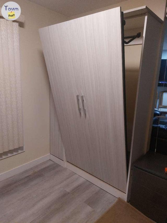 Photo of Murphy bed