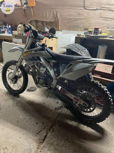 Photo of 2006 Honda CRF250R Dirt Bike - 1