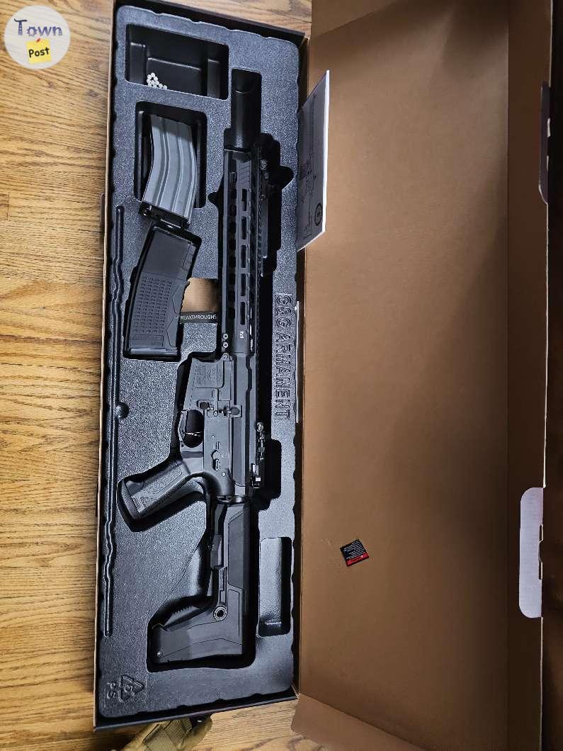 Photo of Wts G&G predator and DE UTR 45