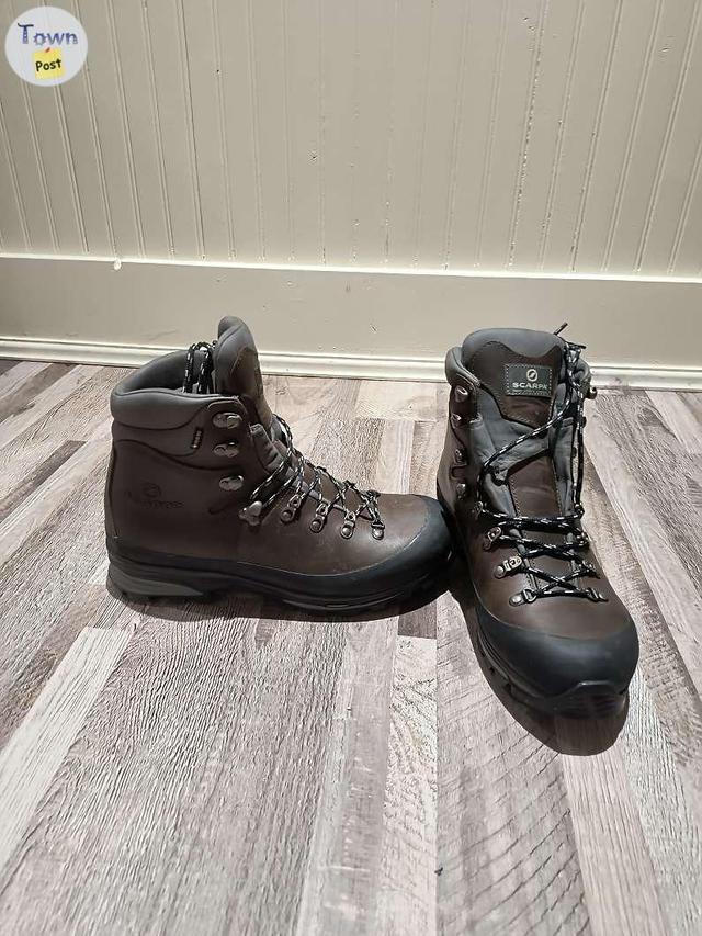 Photo of Scarpa hiking boot 9.5