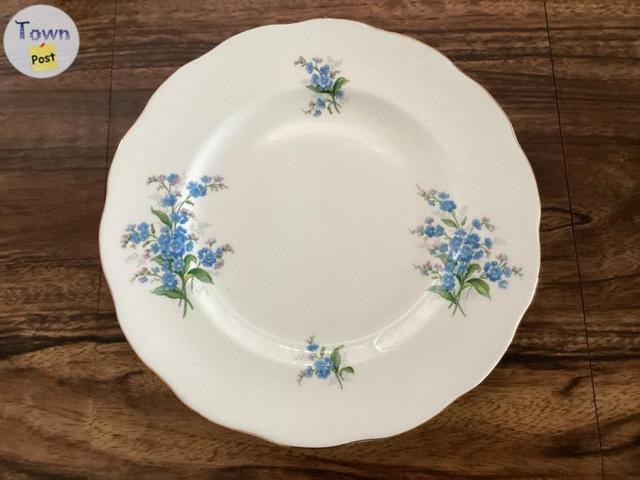 Photo of ROYAL ALBERT FORGET ME NOT FINE CHINA