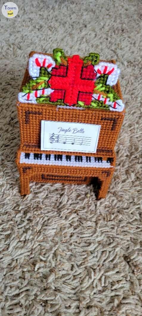 Photo of Piano tissue box cover 