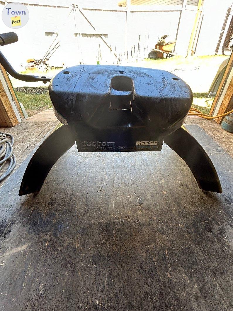 Photo of 25k Reese fifth wheel hitch