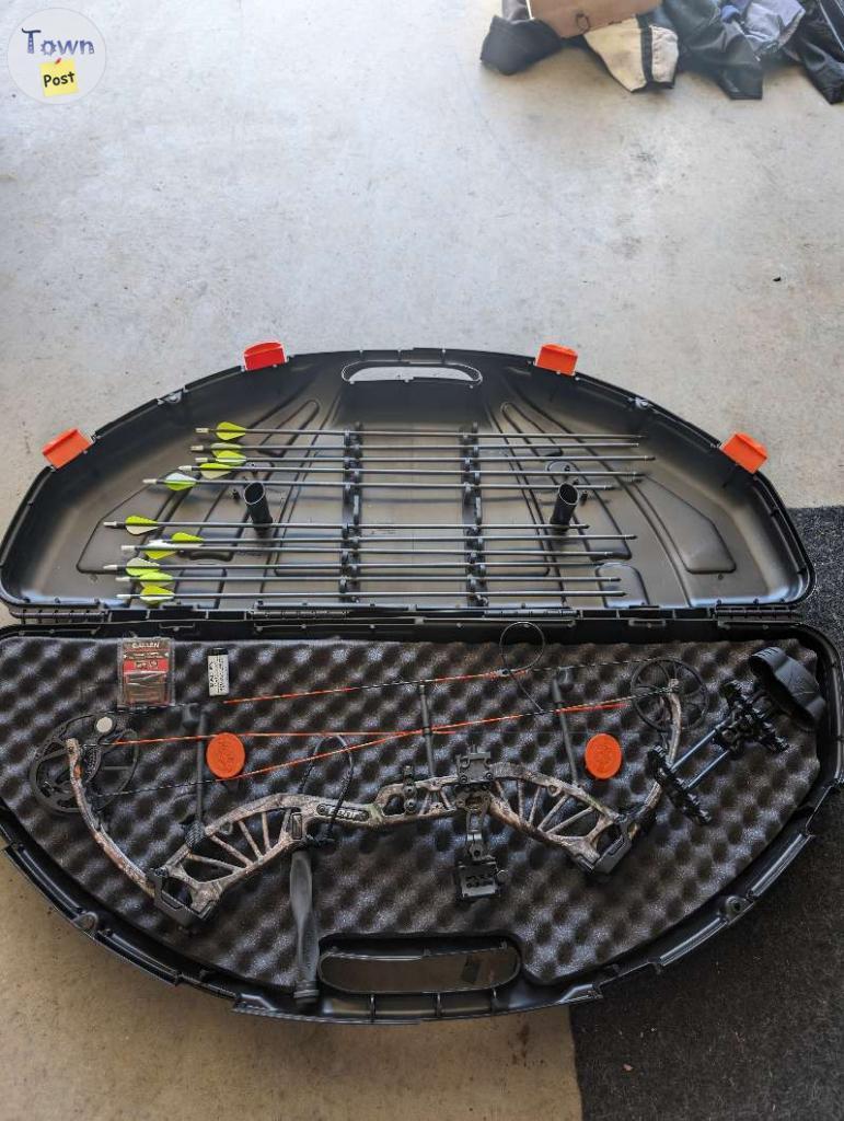 Photo of Bear Archery Approach Compound Bow,Case and Target