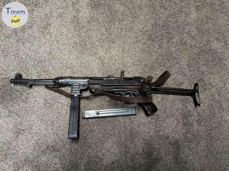 Photo of WW2 German MP-40 machine pistol deactivated 