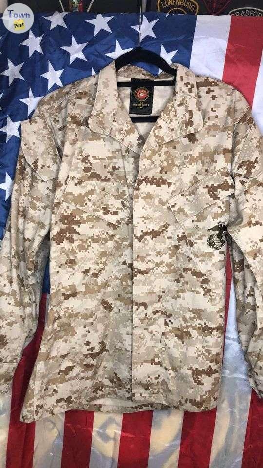 Photo of New United States Marine Corps Desert camo Shirt small short.