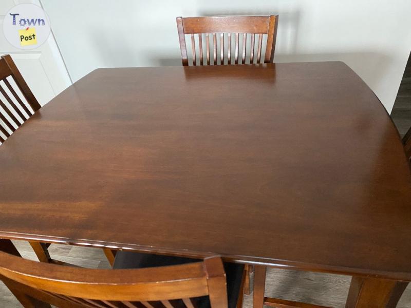 Photo of Table with chairs 