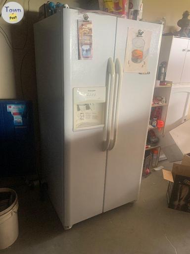 Photo of Side-by-side refrigerator 23 ft.³ with water dispenser and ice dispenser - 1