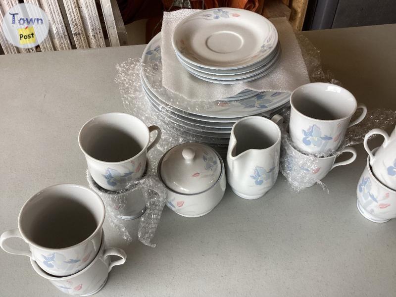 Photo of Set of dishes 