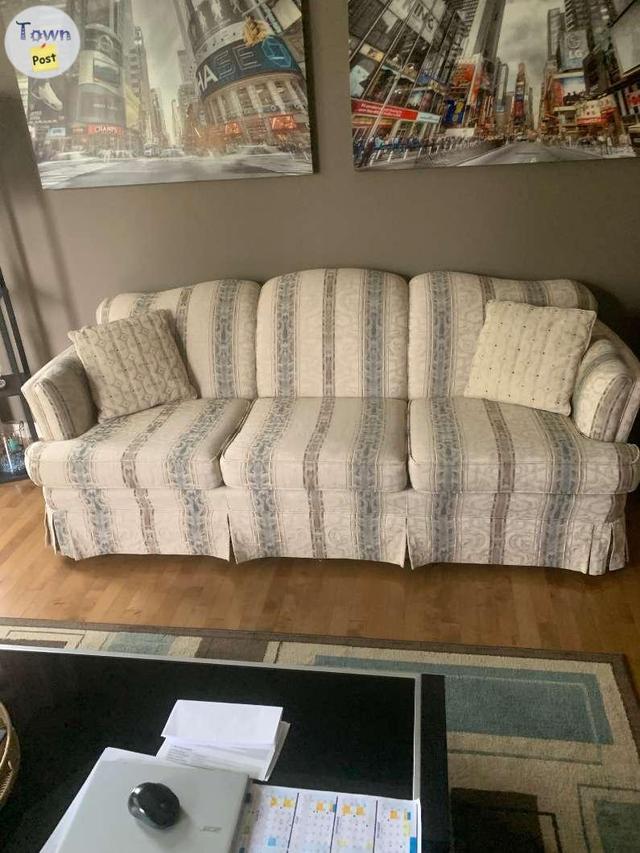 Photo of sofa & chair mint condition