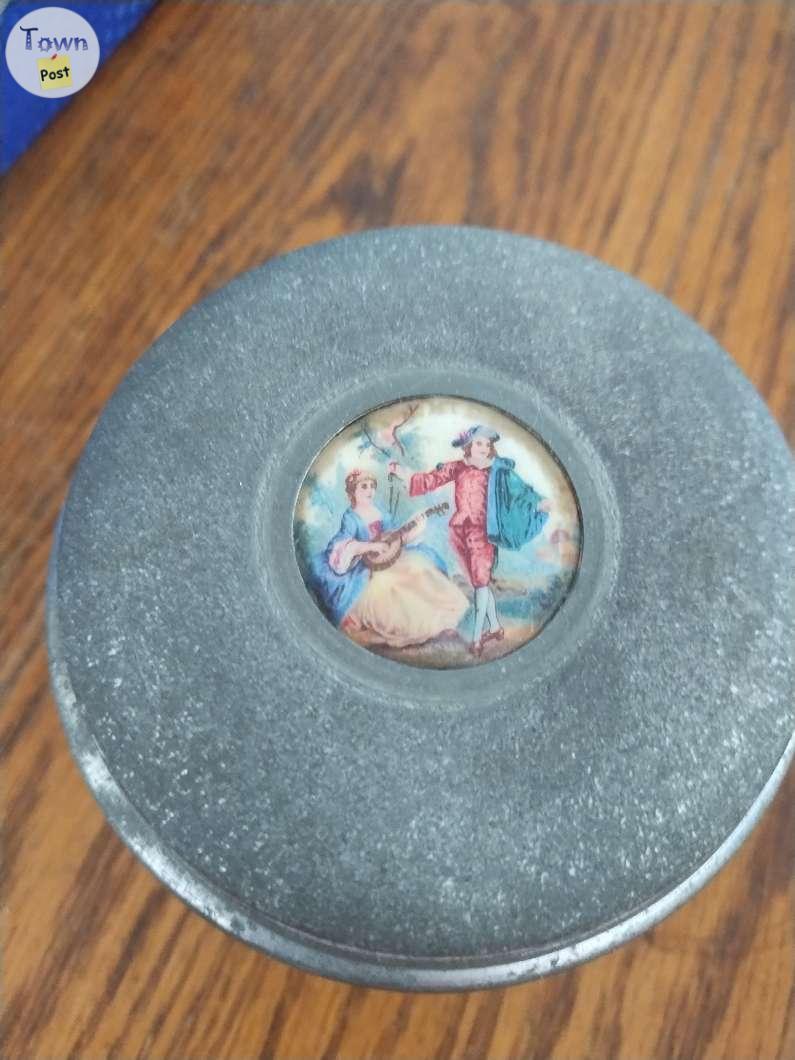 Photo of Vintage music/face powder box