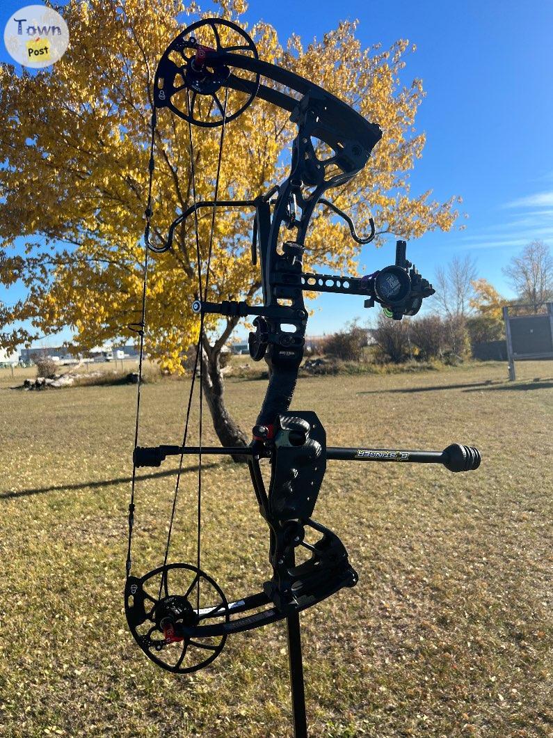 Photo of Bowtech CP28 Compound Bow (60Lb Limbs)