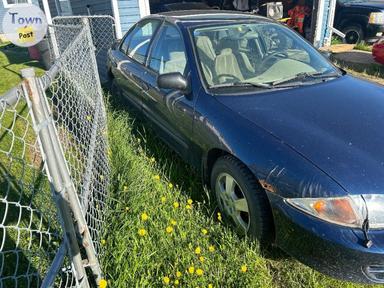 Photo of 2002 Chevy cavalier 2.4L parts car. Needs exhaust. - 1