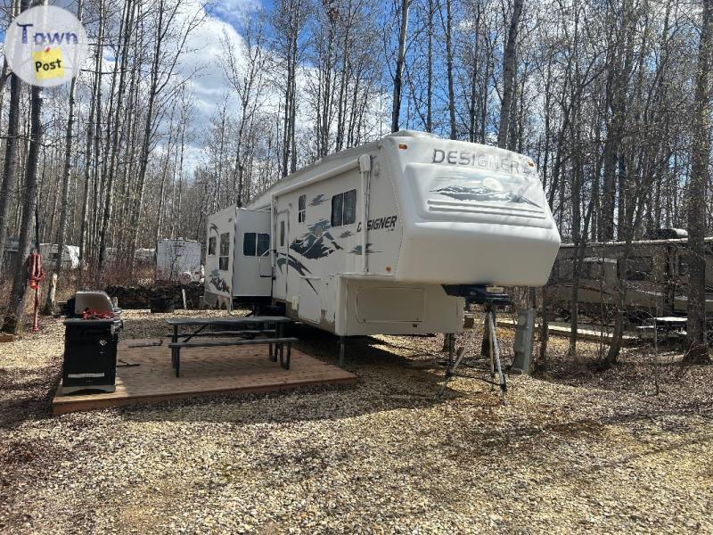 Photo of 5th wheel trailer