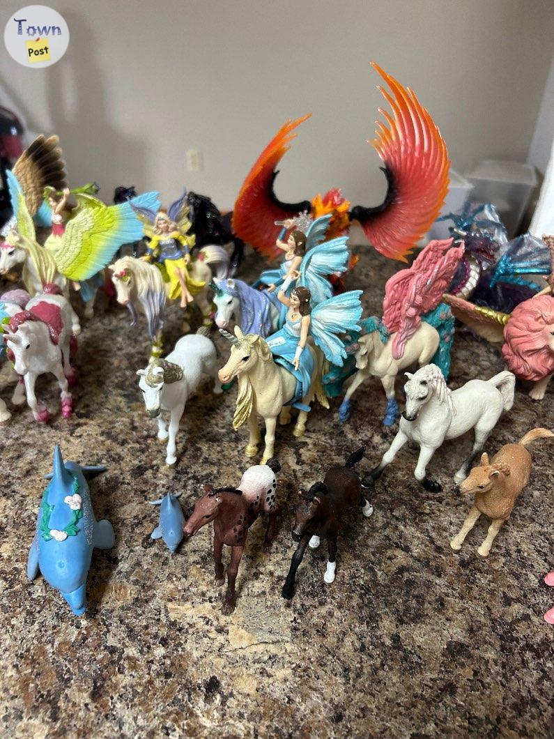 Photo of URGENT moving right away NEW Schleich Horses and fantasy toys