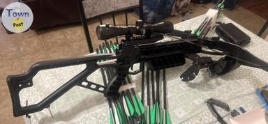 Photo of Excalibur mag air + 16 bolts, 6 black eagle bolts,11 razor head arrow heads, carry case and arrow quiver - 1