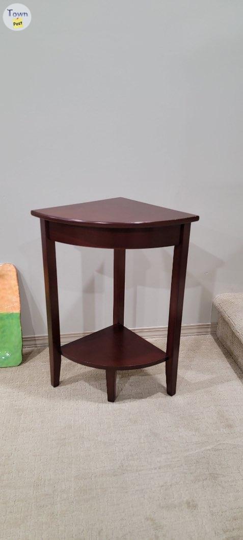 Photo of Corner Table 24”