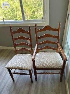 Photo of table and chairs with center leaf  - 1