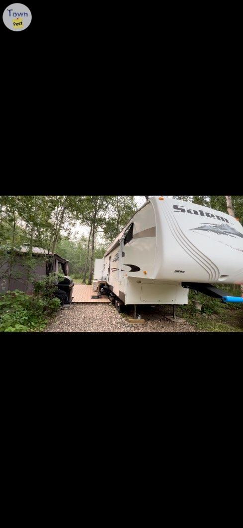 Photo of 2011 Forest River 32’ 5th wheel on seasonal site 