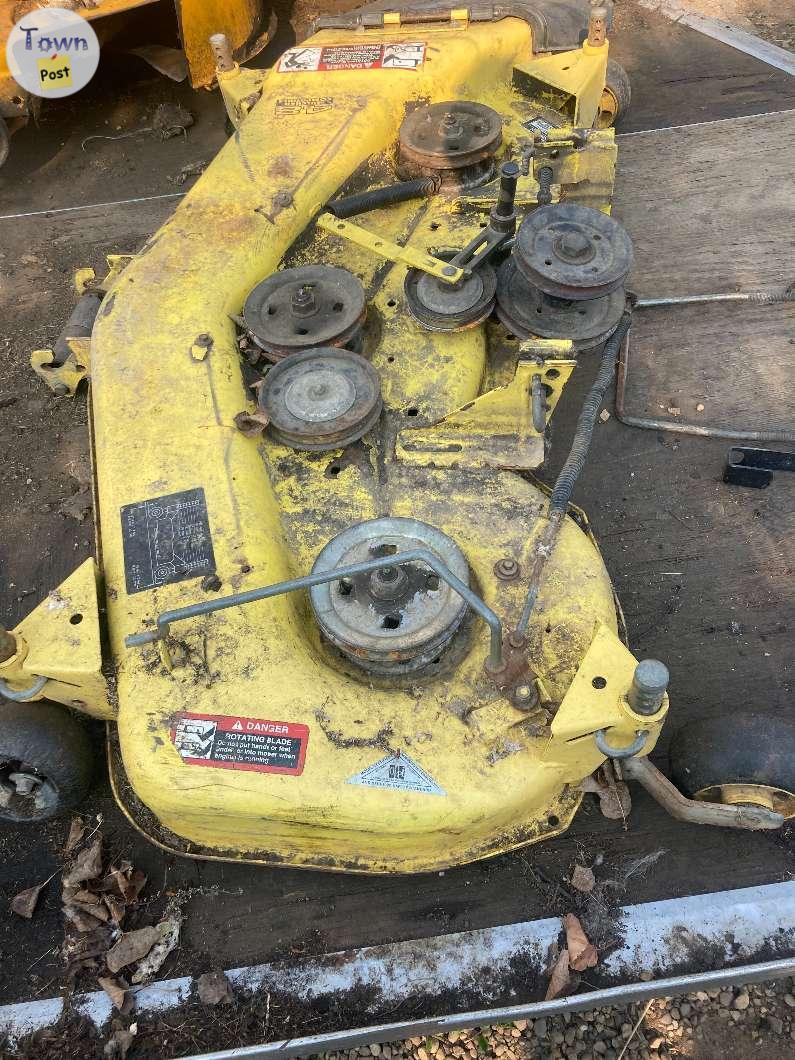 Photo of JOHN DEERE 235 RIDING MOWER DECK