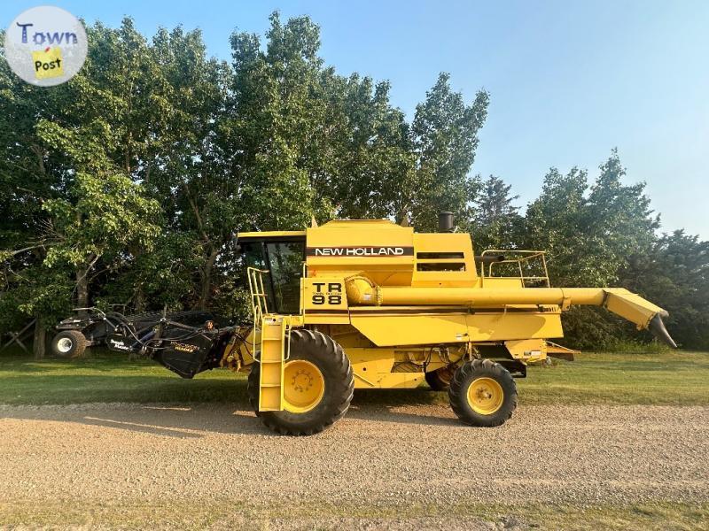 Photo of 1998 New Holland Tr 98 & 25’ 971 Header