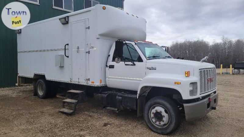 Photo of 1996 GMC 6500 topkick mobile hose shop.