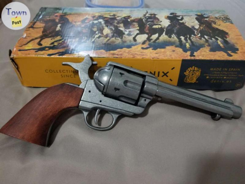 Photo of REPLICA 45 Cavalry "Peace Maker" Revolver